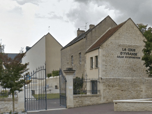 Cour d'Yvrande